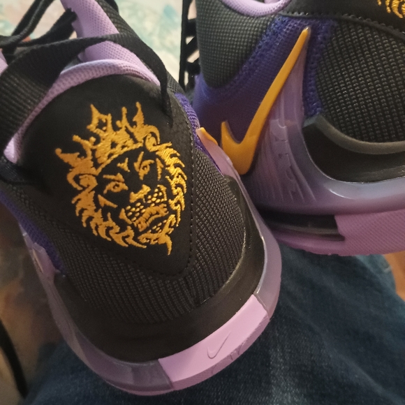 🔥Super Hot Nike LeBron Witness 7 Classic Baller Shoe - 9.5 - Picture 2 of 8